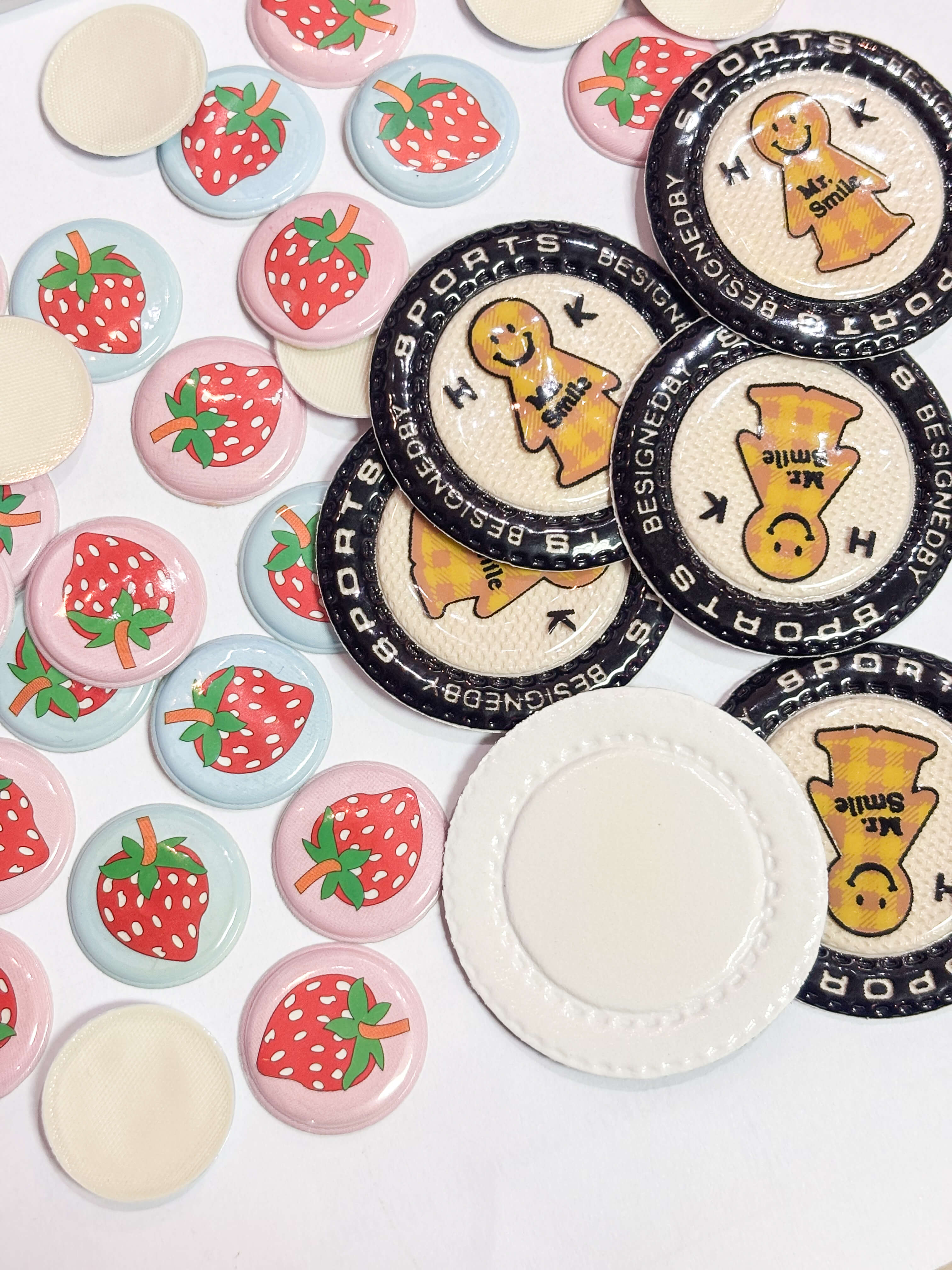 Flatback Plastic Coin Shape Strawberry Assorted Color