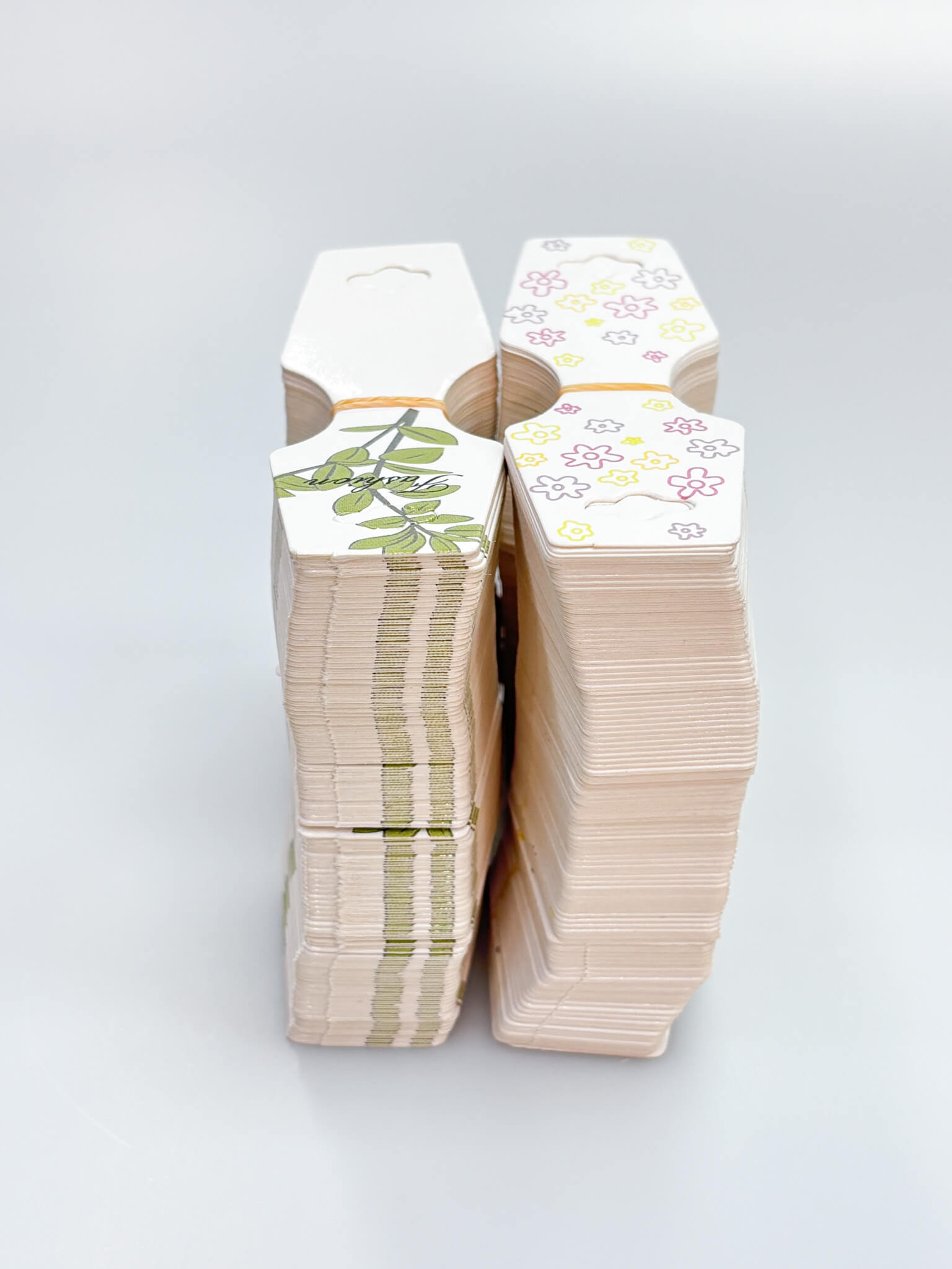 หัวกระดาษกระดูกงู ขนาดเล็ก พิมพ์ลายดอกไม้เล็ก แพ็ค 200 แผ่น