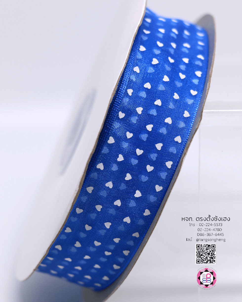 ริบบิ้นผ้าแก้ว กว้าง 1 นิ้ว ยาว 50 หลา พิมพ์ลายหัวใจจุดเล็ก สีน้ำเงินพิมพ์ขาว 40#